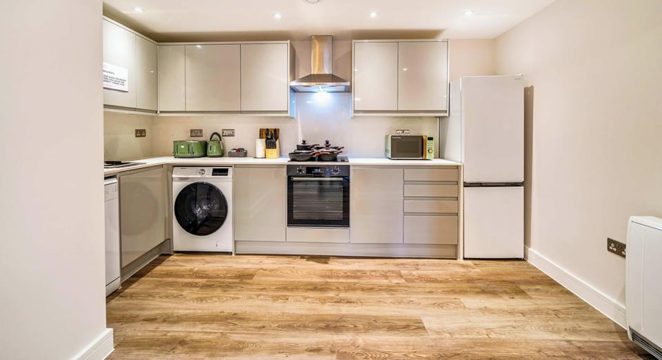 SPACIOUS KITCHEN