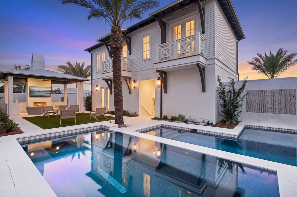 Just B - Seacrest Beach - Exterior Pool and Courtyard