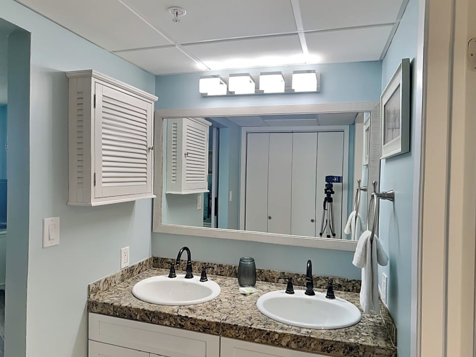 Primary Bathroom - Dual Sink Vanity