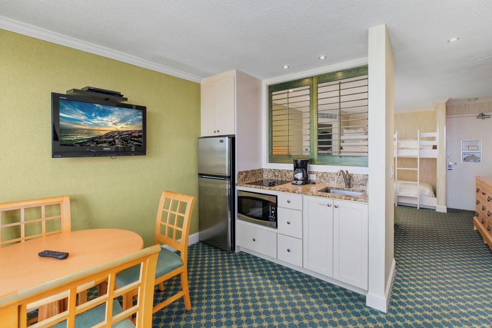 Deluxe Efficiency  | Private kitchenette | Fridge, microwave