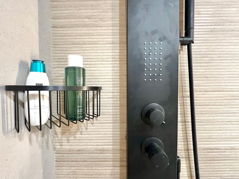 Deluxe Double Room, City View | Bathroom | Shower, rainfall showerhead, hair dryer, towels