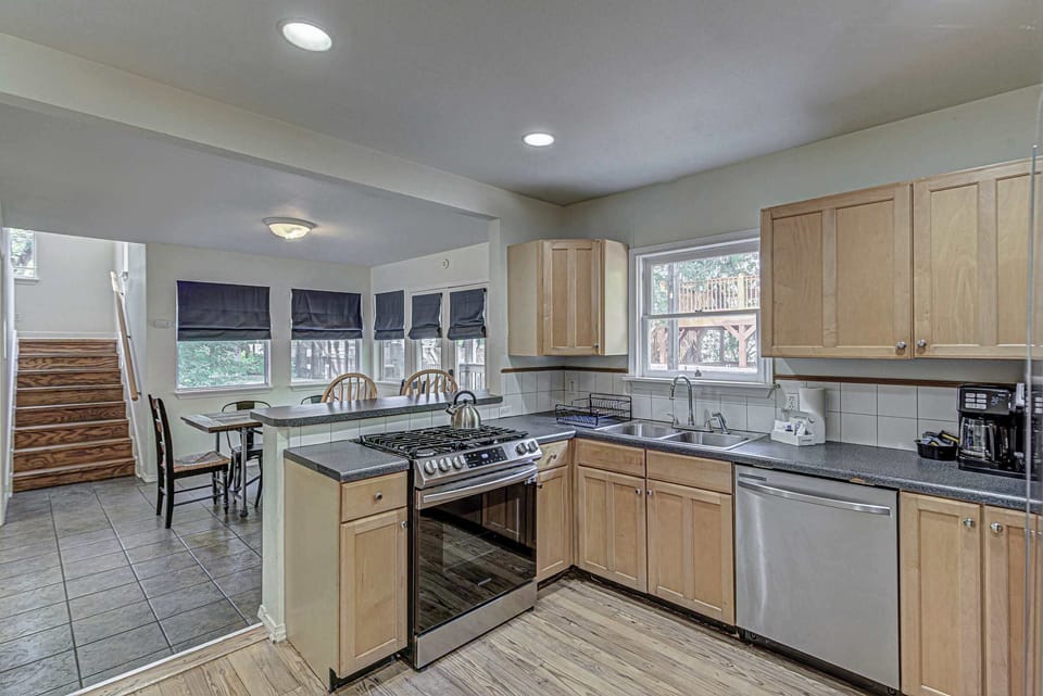 Cook up crowd-pleasers with ease in this fully equipped kitchen
