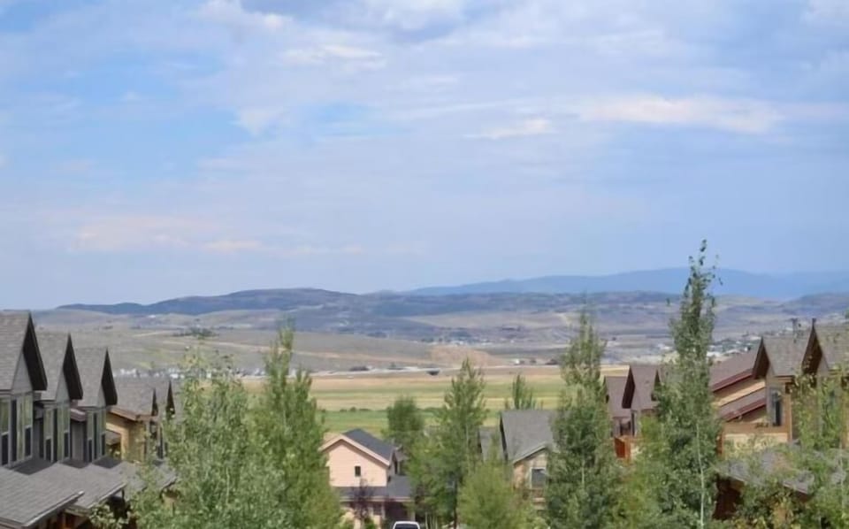 Balcony view of the east mountains - amazing!