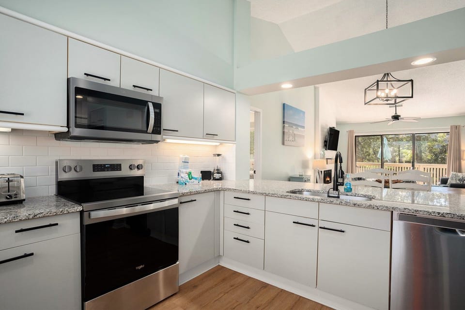 Condo, 3 Bedrooms | Private kitchen | Coffee/tea maker, fridge, oven, toaster
