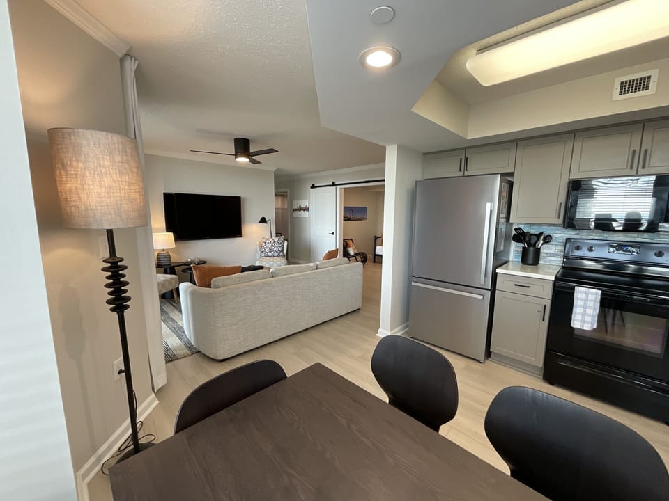Condo, 2 Bedrooms | Interior