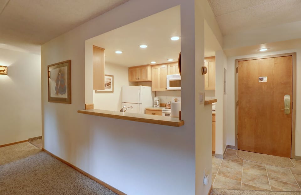 Condo, 1 Bedroom | Private kitchen | Fridge, oven, coffee/tea maker, toaster