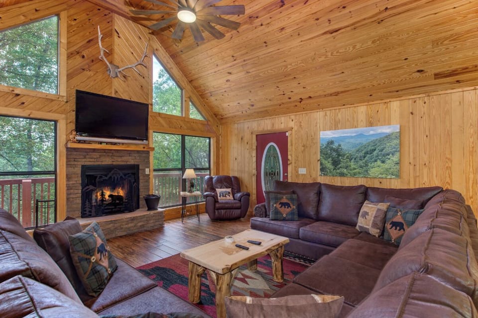 Sage Grass Retreat's cozy living area