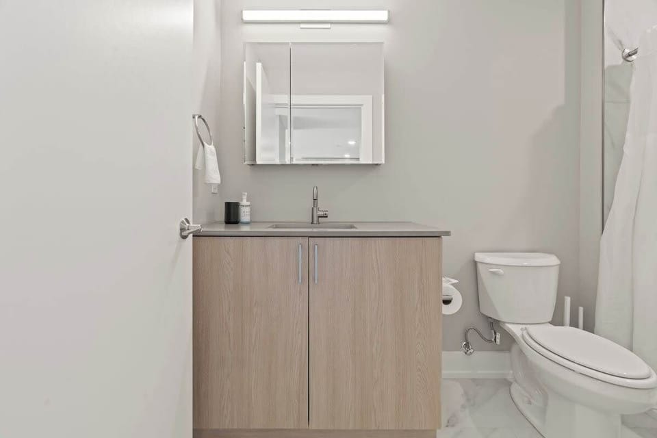 Full Bathroom