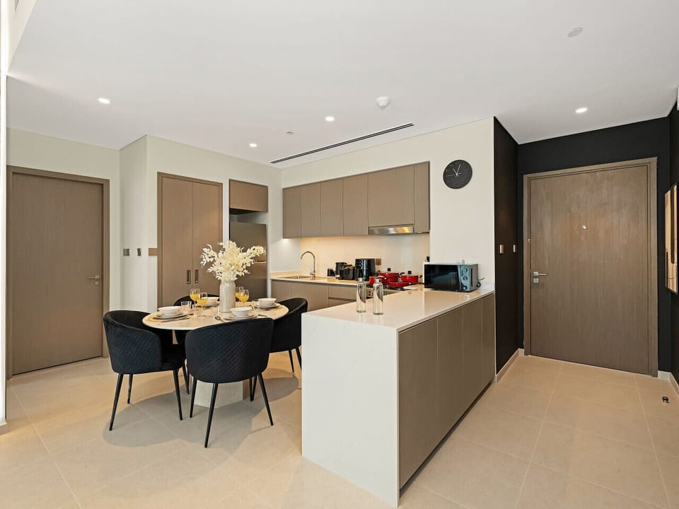 Fully Equipped Modern Kitchen and dining area
