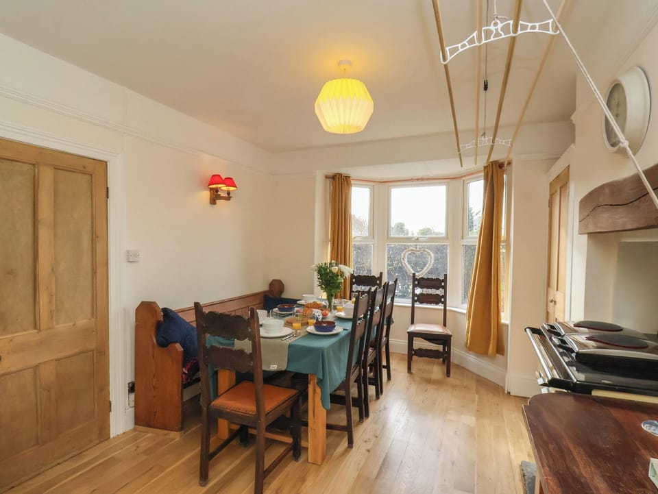 Cottage | Interior