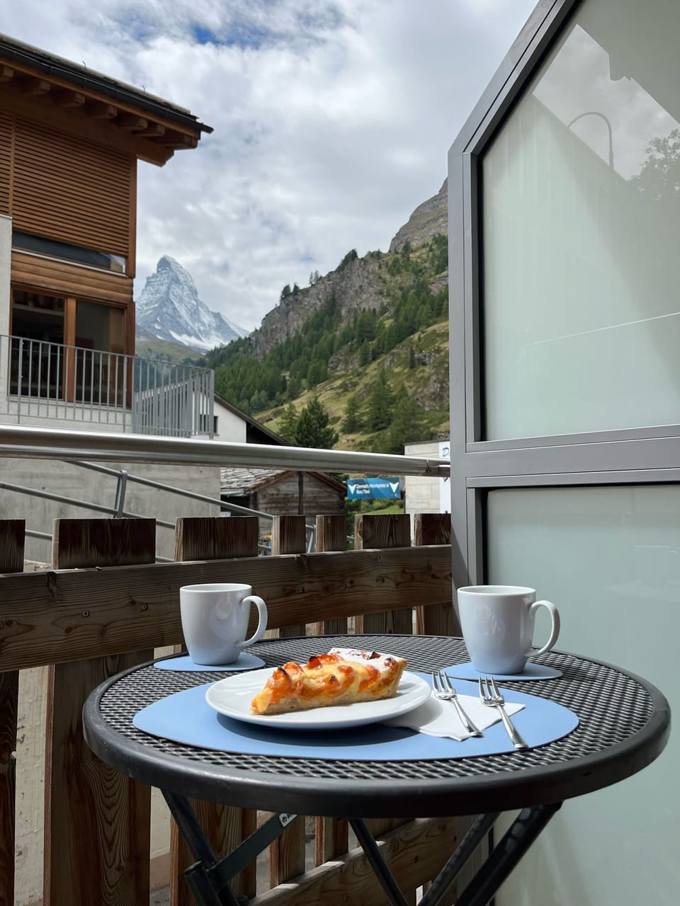Comfort Condo, Kitchen, Mountain View | Terrace/patio