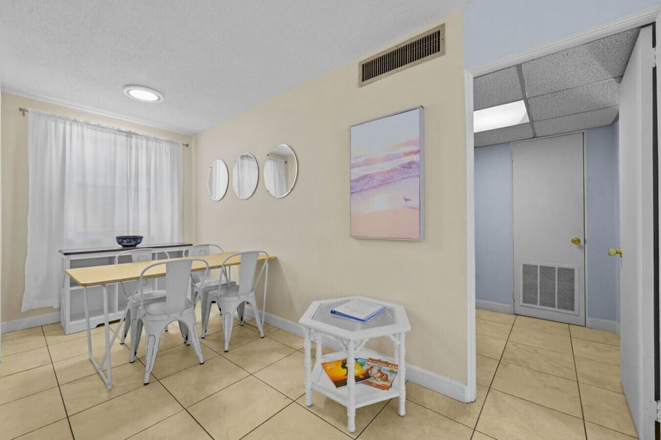 Dining Area with Seating for 4