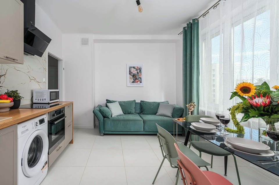 Comfort Apartment, City View | Living area | 40-inch flat-screen TV with digital channels