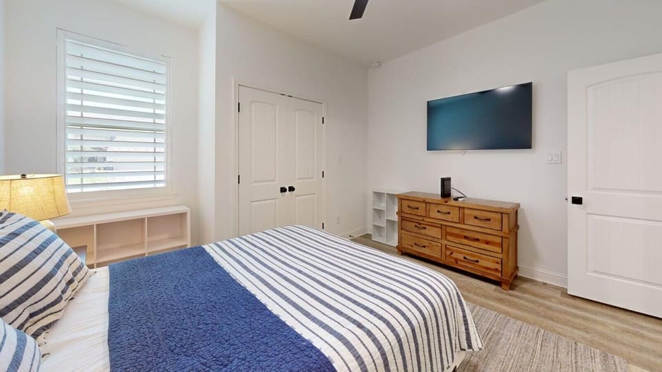 Second Bedroom with Queen Bed & TV