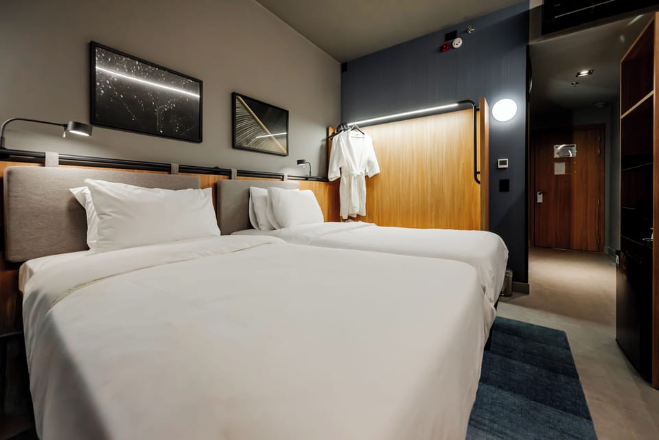 Executive Room, 2 Twin Beds | Minibar, in-room safe, WiFi (free), bed sheets