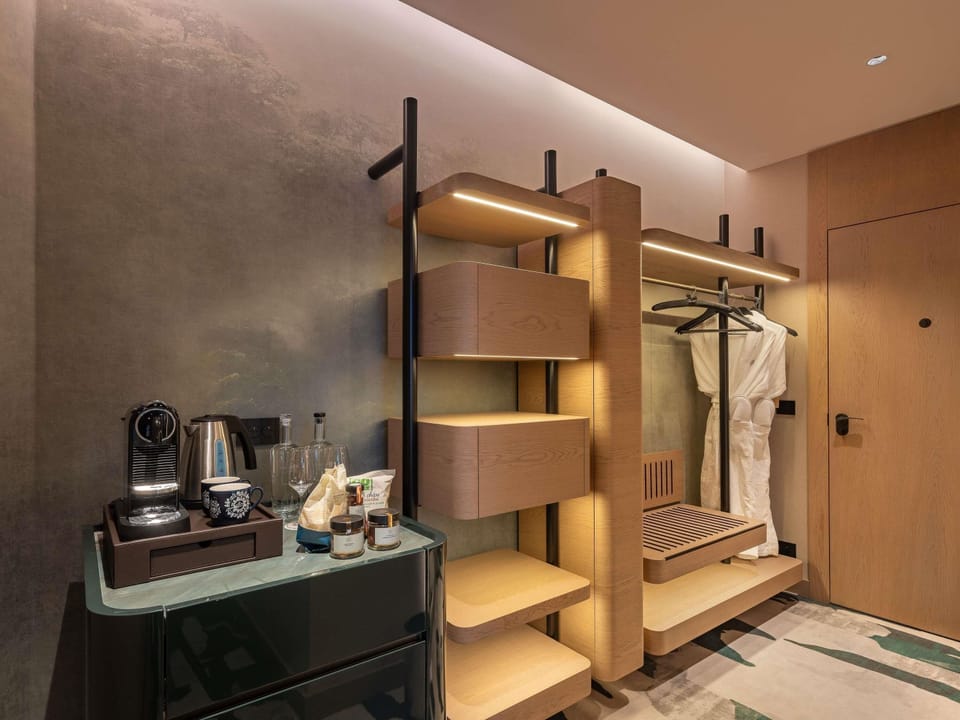 Swiss, Superior Twin Room | Premium bedding, minibar, in-room safe, desk