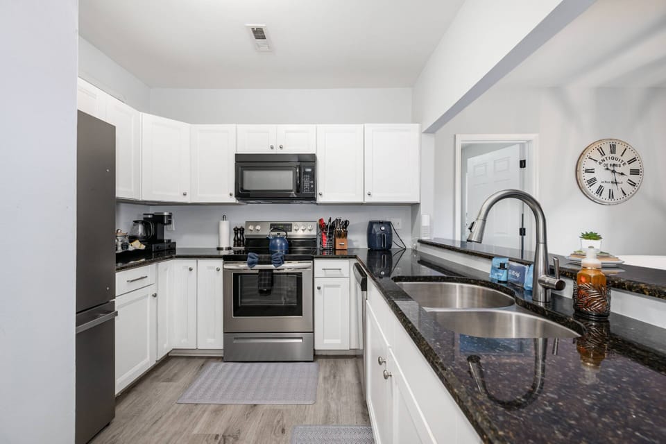 Fully Stocked Kitchen with Modern Appliances!