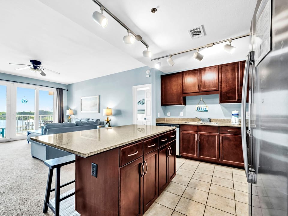 Condo, Multiple Beds (Laketown Wharf 331) | Interior