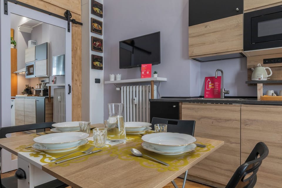 Studio, 1 Double Bed with Sofa bed | Living area | 30-inch TV with satellite channels