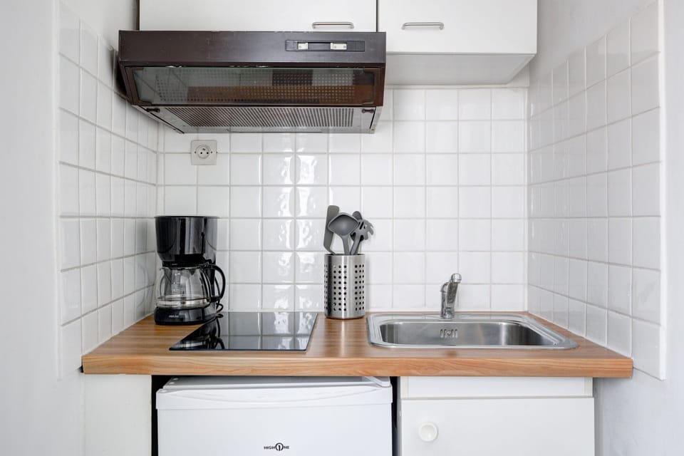 City Studio, 1 Double Bed with Sofa bed, Non Smoking, Courtyard View | Private kitchen | Espresso maker, coffee/tea maker, electric kettle, toaster