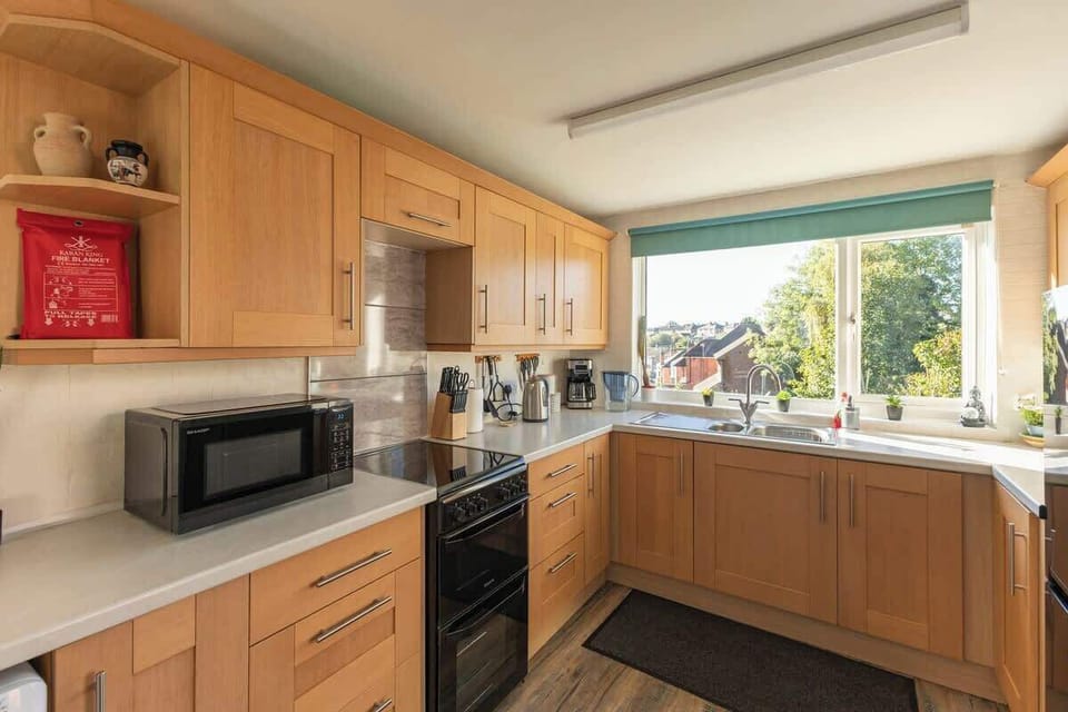 “Big, beautiful, and built for cooking — perfect for family meals or dinner nights in.”