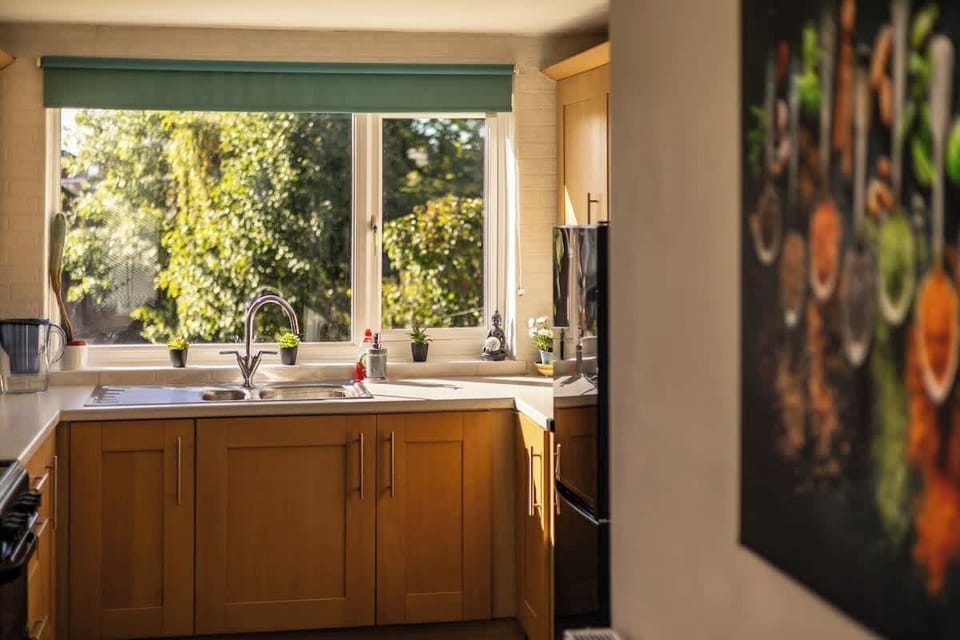 “Big, beautiful, and built for cooking — perfect for family meals or dinner nights in.”