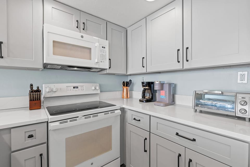 Condo, Multiple Beds (Sunrise 206) | Private kitchen | Oven, toaster