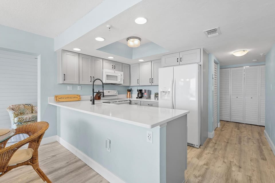 Condo, Multiple Beds (Sunrise 206) | Private kitchen | Oven, toaster