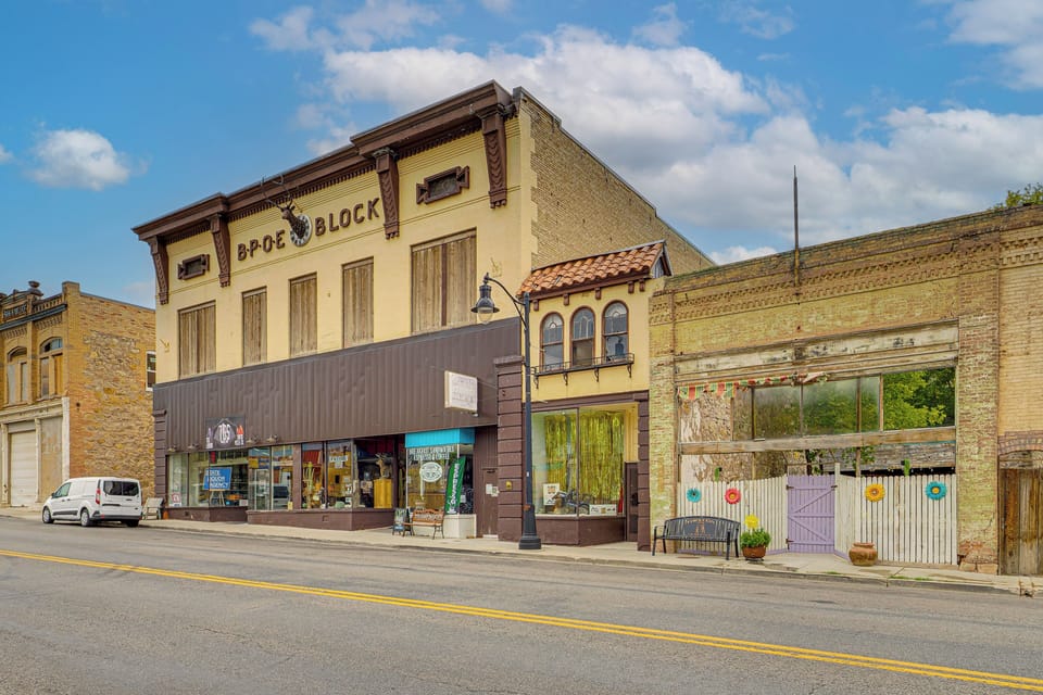 Main Street Location | Surrounding Area