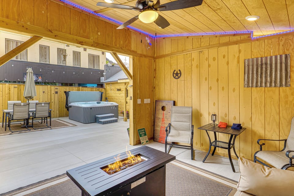 Indoor spa tub