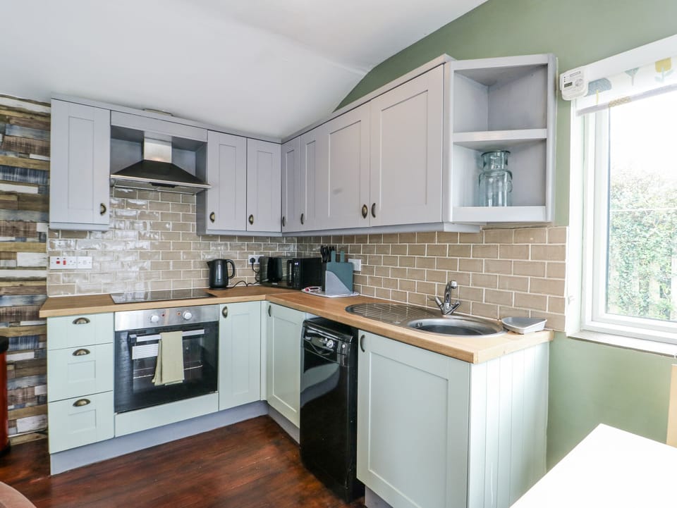 Dishwasher, cookware/dishes/utensils