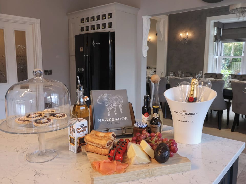Cottage | Dining