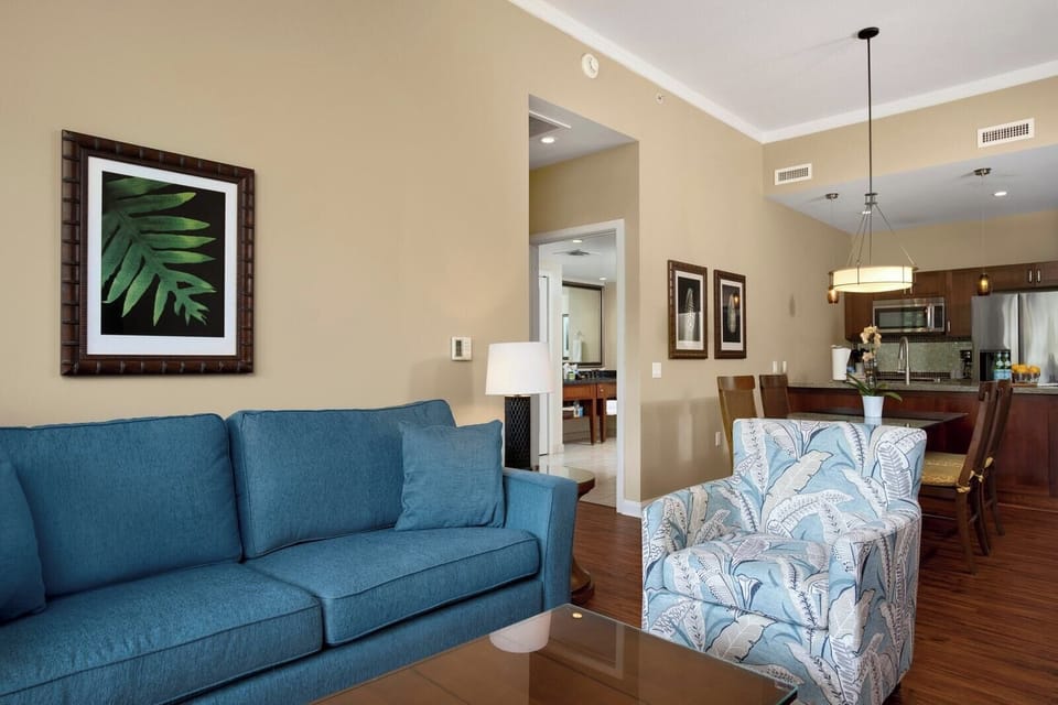 Stretch out on your sofa after a day at the beach. HKK-140