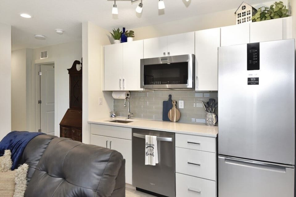 House, Multiple Beds, Balcony (White House on Flagler Beach - All) | Interior