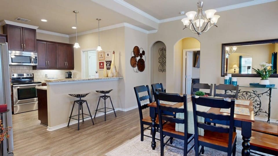 Dining area and kitchen bar