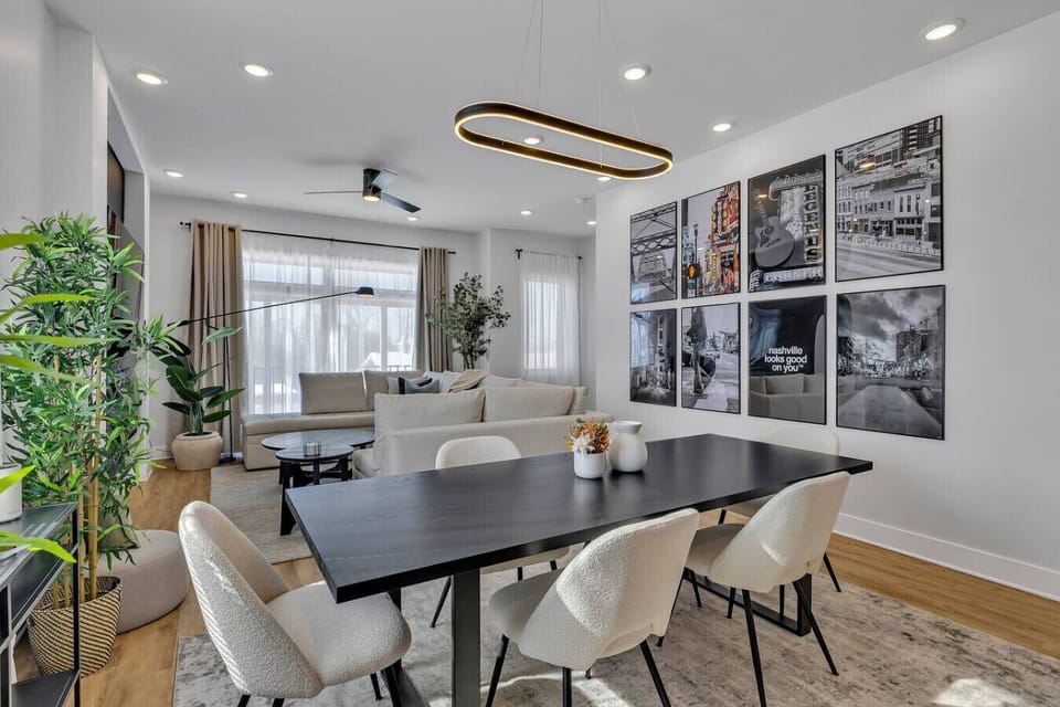 Dining and Kitchen Seating for 10