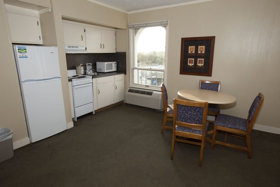 Fridge, microwave
