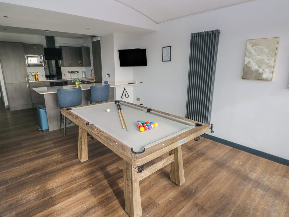 Cottage | Game room