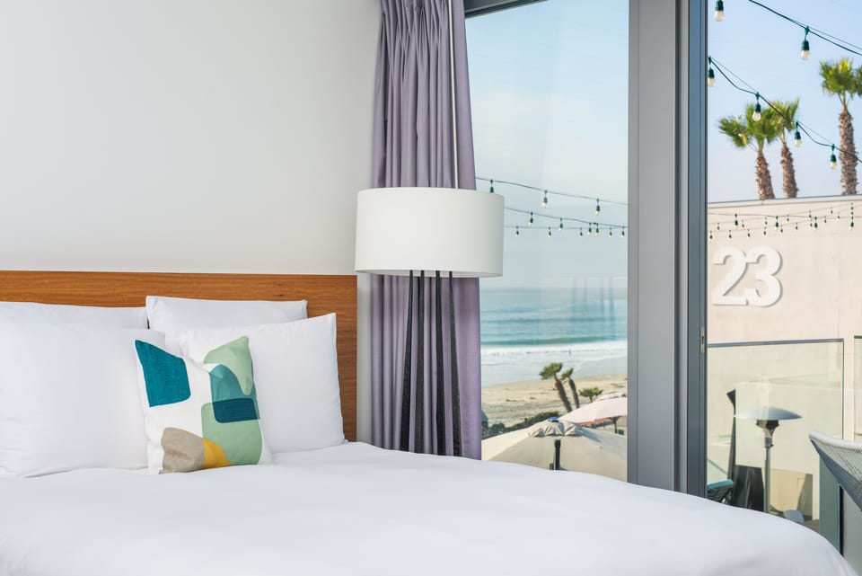 SKY PAD | Premium bedding, Tempur-Pedic beds, minibar, in-room safe