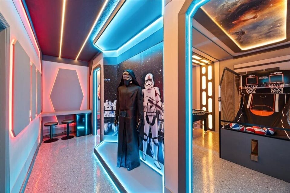 Amazing Star Wars Themed Game Room (4)