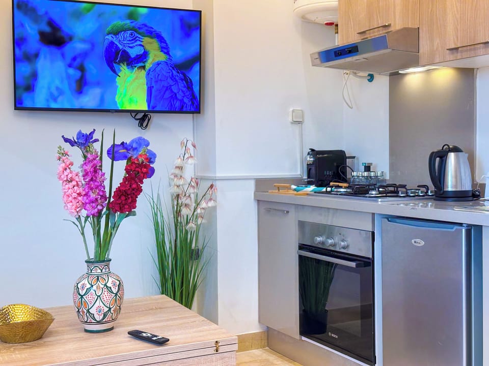 Deluxe Studio, Garden View | Private kitchen