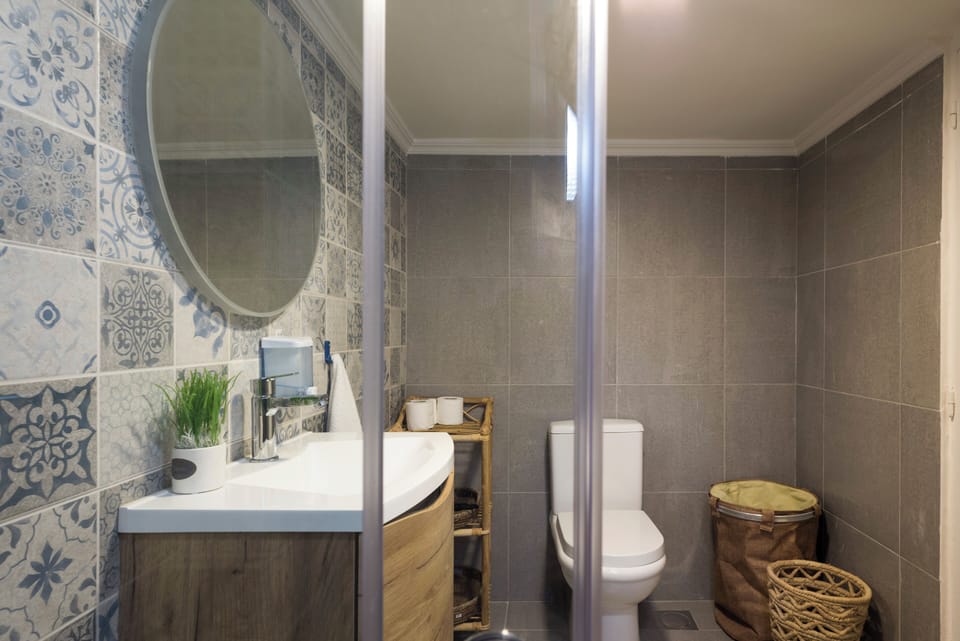 Boho-Chic Cozy 2BR - Apt & Balcony in Mar Mikhael Apartment in Africa