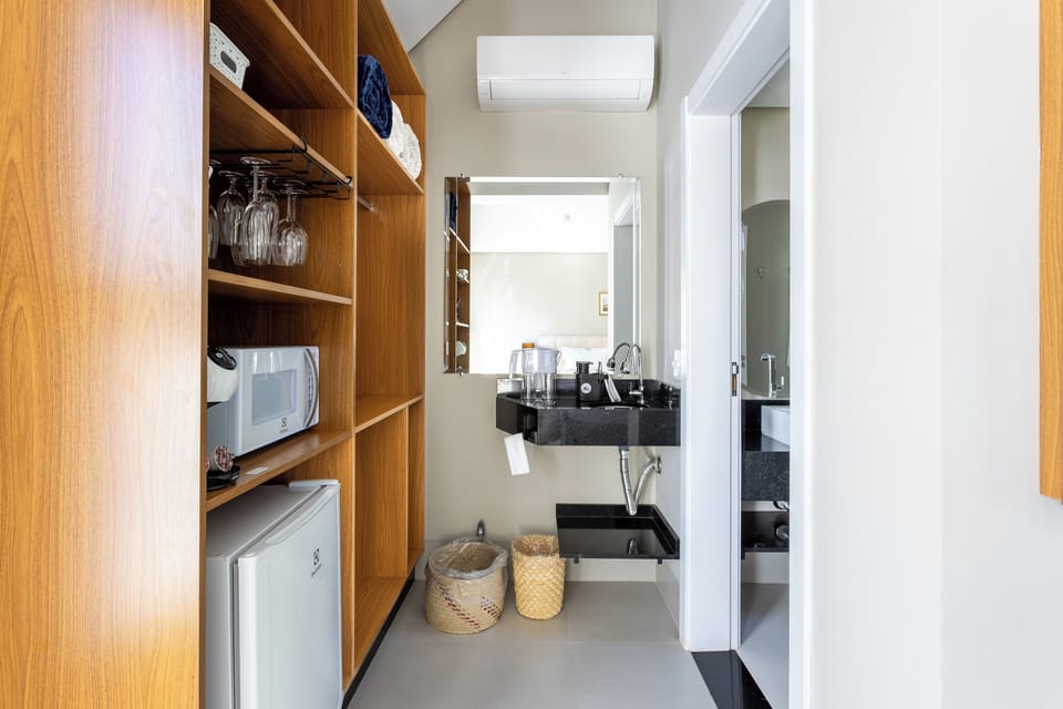 Comfort Room, 1 Bedroom, Air conditioning, Garden View | Private kitchen | Mini-fridge, microwave