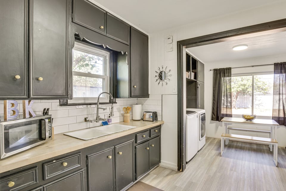 Kitchen | Dining Table
