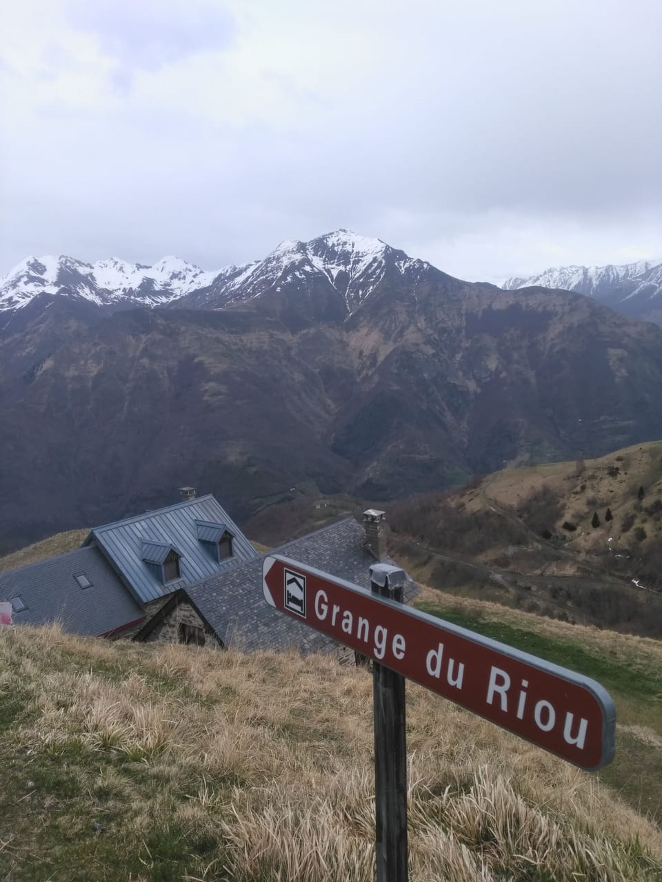 en bas la Grange
