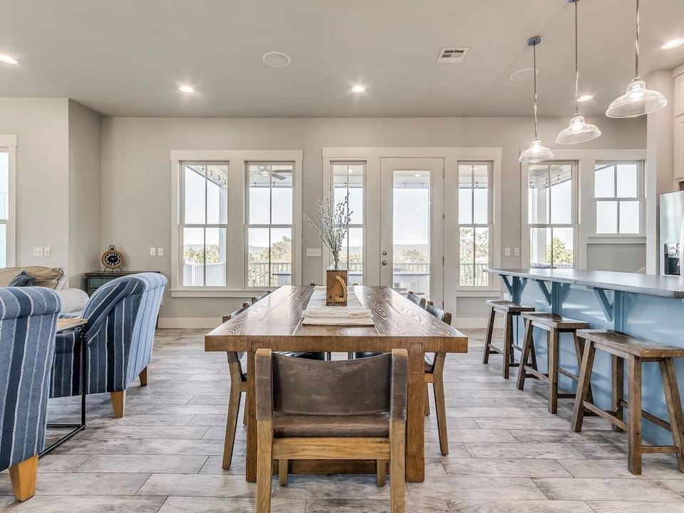 Dining area with seating for six