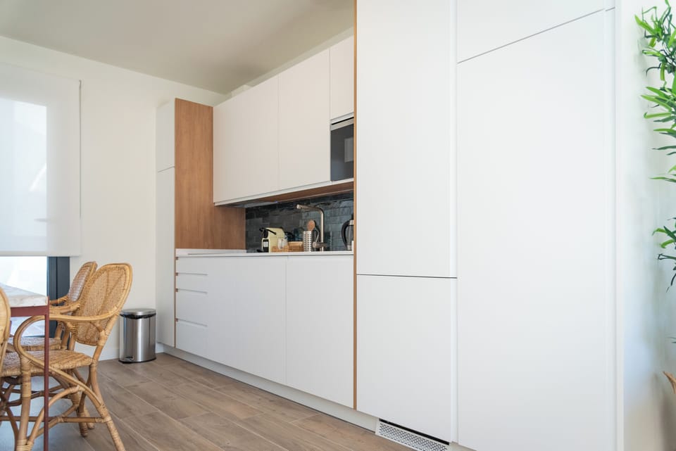 Apartamento con terraza y piscina privada | Private kitchenette | Coffee/tea maker