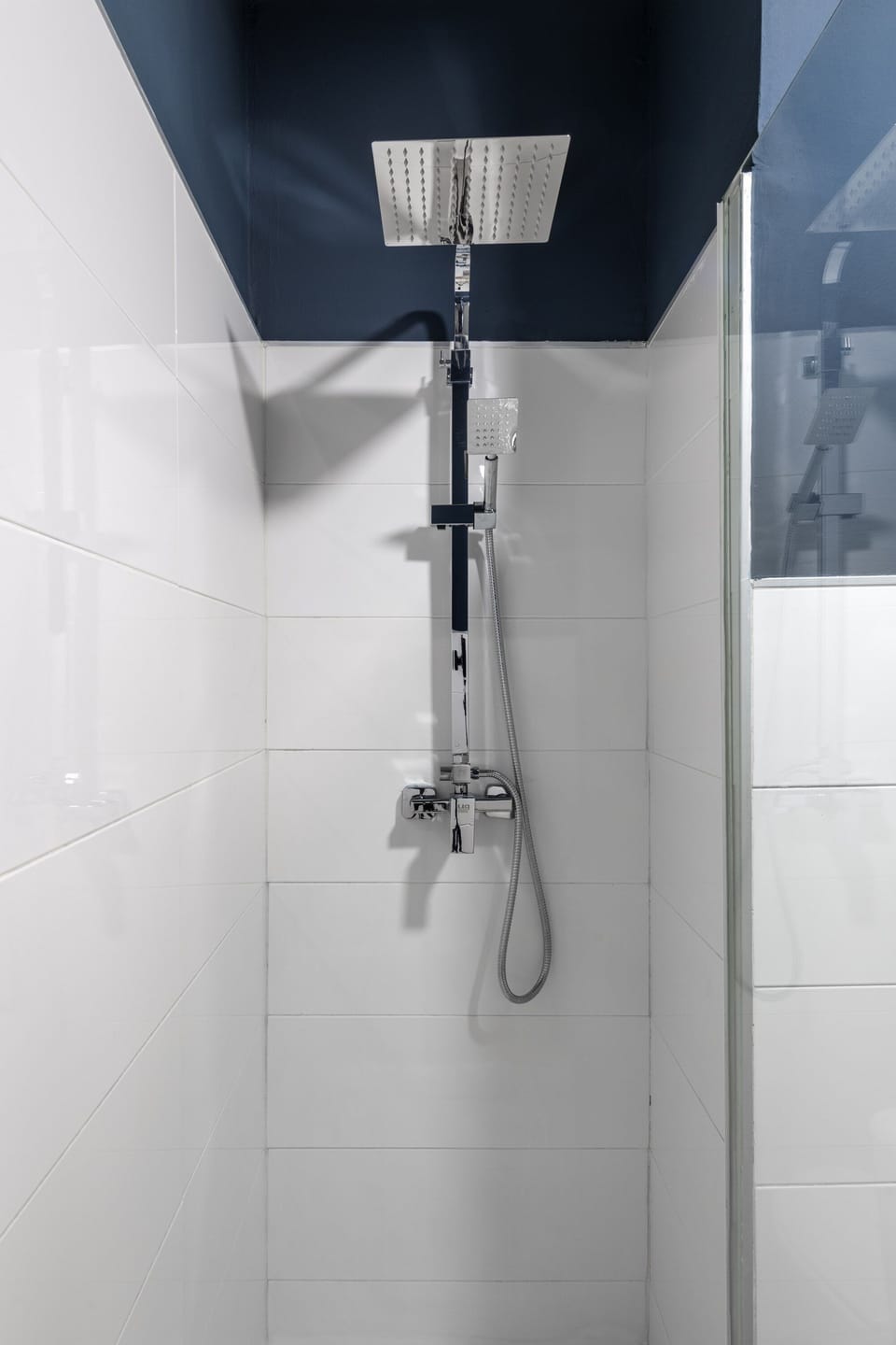 Superior Double Room, 2 Twin Beds, City View | Bathroom | Shower, hair dryer, towels, soap