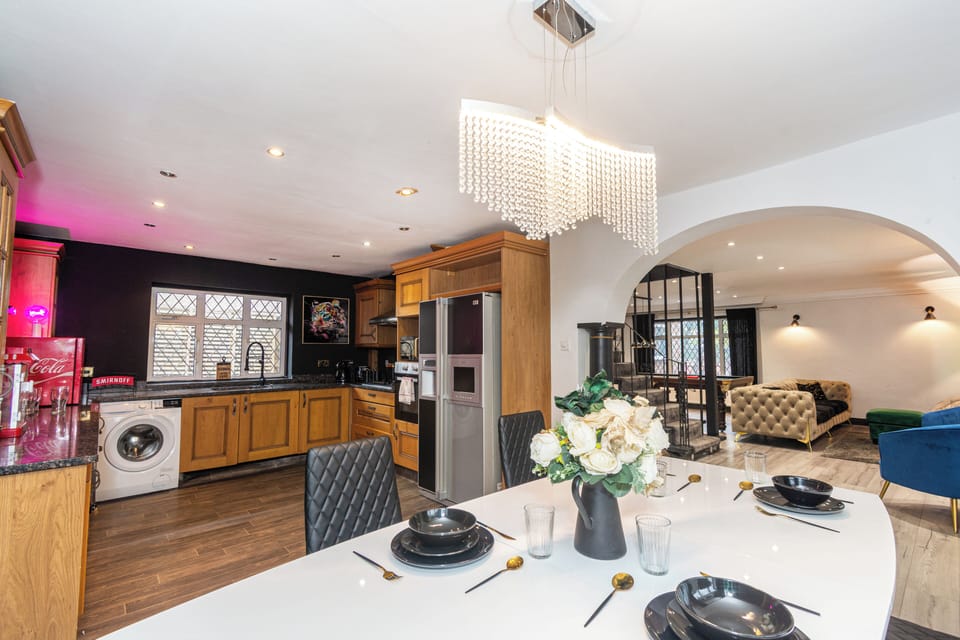 House, Garden View | Private kitchen | Full-size fridge, microwave, oven, stovetop