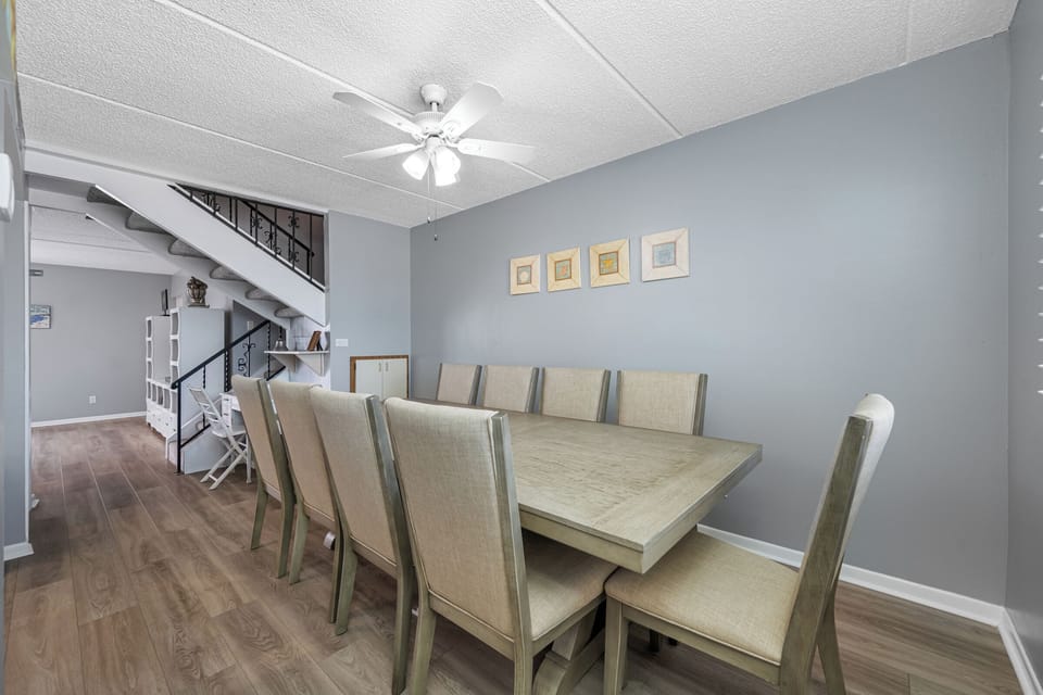 Extra large Dining room Table-great for gathering!